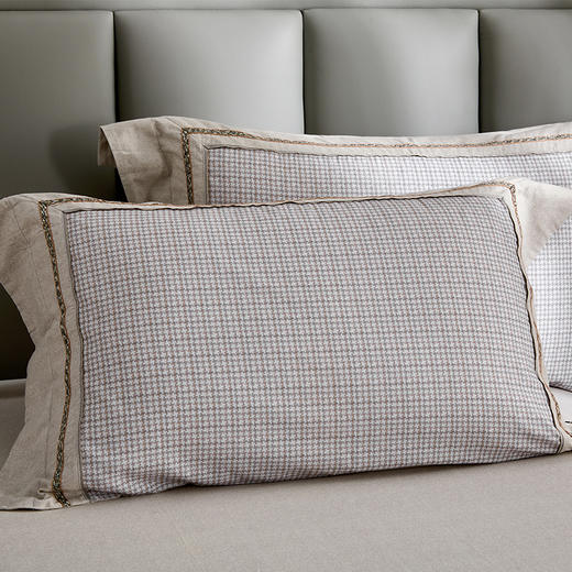 多喜爱 全棉磨毛床上用品四件套 {DO女士系列}约兰瑟/布达hl 【新疆棉磨毛】【柔暖触肤】【精美礼盒】【立体刺绣】【丝绒织带】温暖舒适 手感细腻 商品图11