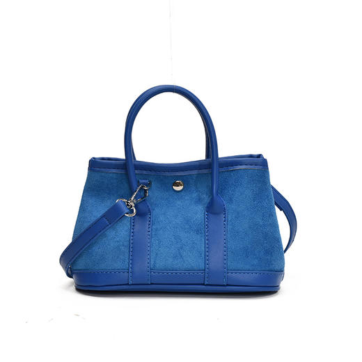 👜miu里miu气的【多巴胺缤纷麂皮绒花园包】来咯❗❗包出片的💃麂皮绒的材质好好rua😍 ✅背上这只小包出门 日常又出片~ ✅而且还有两个尺寸可以选✔️ 更好搭配日常穿搭  商品图4