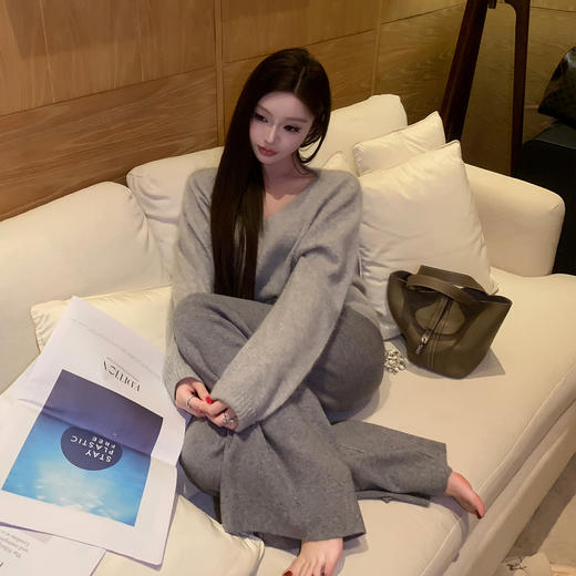 LIN BOUTIQUE 韩系甜妹 简约百搭纯色小V领针织长袖羊毛毛衣女新 商品图3