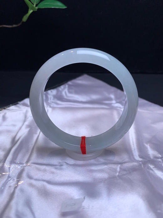 620696，55.5 正圈手镯，12.1-7.6mm，清新干净的种水镯。润润的 商品图1