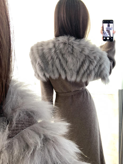 【孤品样衣，不退不换】简约高级拼接狐狸毛V领海军领修腰针织外套 商品图2