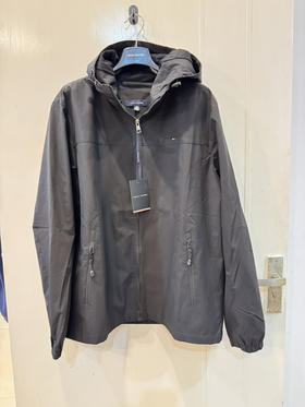 秒杀 TOMMY	HILFIGER 防水夹克。只有XXL。最后一件了