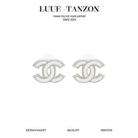 香奈儿 白珐琅银c耳钉（XJ）