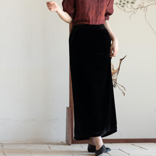 牧衣游原创 净色丝绒半裙秋季新品宽松显瘦垂感百搭直筒半裙 凝光 商品图0