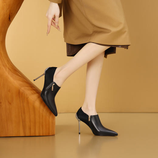 【预售7天】秋季新款灰色尖头深口单鞋女水钻细跟气质高跟鞋真皮裸靴CX&CX7289-4 商品图1