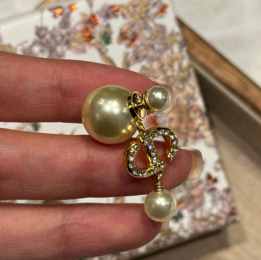 迪ao经典珍珠 CD字母水钻耳钉耳环090801 商品图7