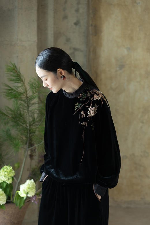 牧衣游原创 丝绒手工刺绣套头衫女秋禅意复古宽松新中式上衣 吉遇 商品图5