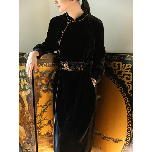 牧衣游原创 丝绒净色连衣裙秋季新款复古立领气质新中式长裙 庭雨 商品图1