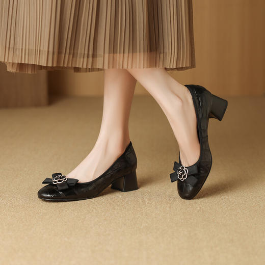【预售5天】小香风经典圆头山茶花蝴蝶结低跟通勤真皮浅口单鞋MLS&A910 商品图4