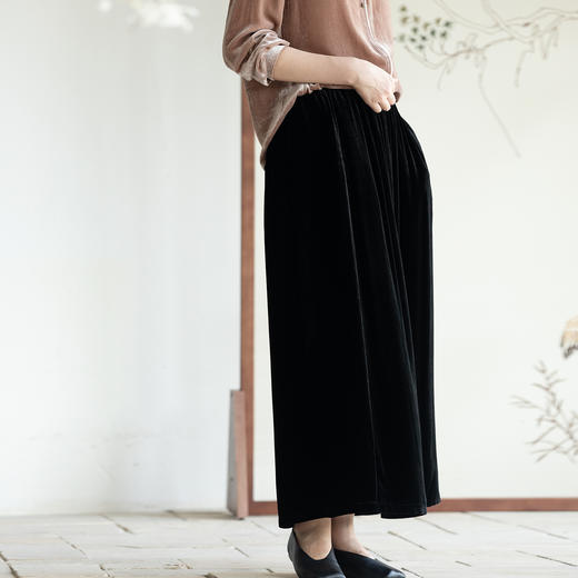 牧衣游原创 丝绒净色半身裙秋季新款显瘦黑色百搭宽松A字裙 酯禧 商品图0