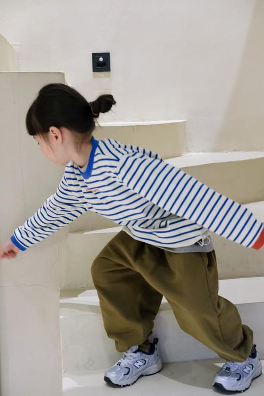 2025秋季新款 儿童红蓝鸳鸯袖口撞色横条印花字母长袖T恤卫衣 商品图1