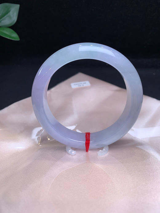 620717，56.3冰春彩手镯，13.3-9mm 条形很好 淡紫底飘清新绿。润润的 商品图4