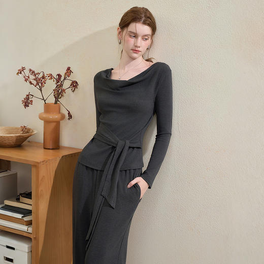 西遇气质休闲针织套装女秋季荡领长袖T恤直筒休闲裤两件套V2951194 商品图2