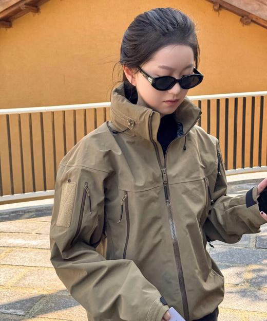 点此购买 始祖鸟leaf alpha GEN2 ALPHA JACKET春秋季男女款军鸟冲锋衣上衣 ggd 329836 商品图10