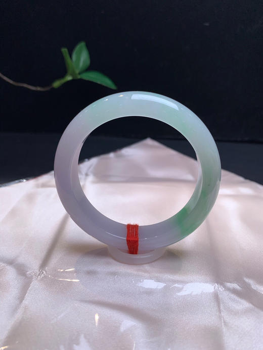 620690，小口51.3 春彩正圈手镯，12.5-8.2mm，淡紫飘清新绿 甜美润润的 商品图3