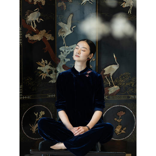 【经典回归】牧衣游 丝绒手绣开衫 限量福利款 蔓菁不支持会员折 商品图3