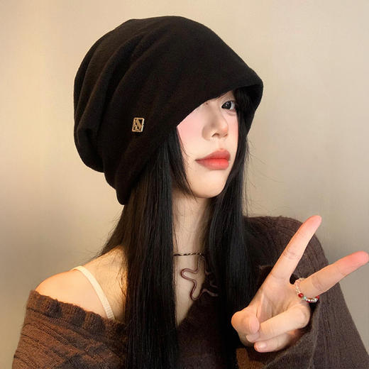 【秋冬季黑色包头堆堆帽子】金属小标慵懒风 高级感大头围显脸小冷帽 国庆出游 商品图1