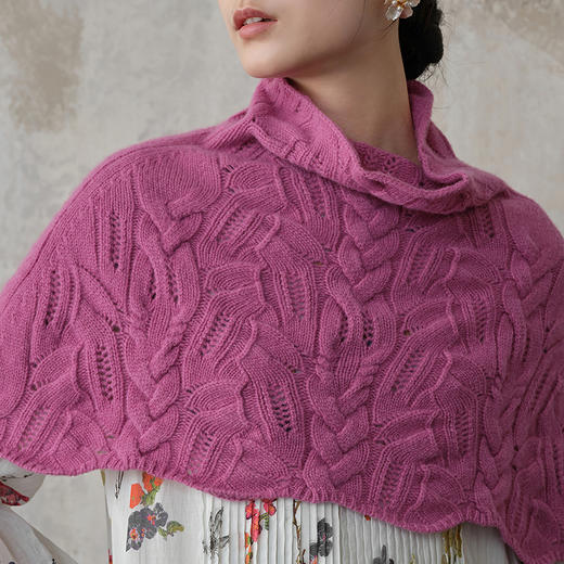 【林栖设计小店】木槿听风系列绞花粉毛织披肩立体肌理感优雅百搭2025秋冬新款套头围巾女2954076 商品图3