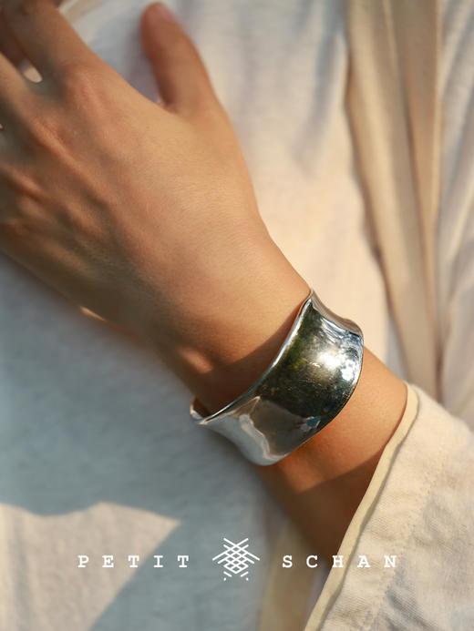 PETIT SCHAN小闪 JEW#028 Dune 沙丘 复古925银不规则宽边银手镯 商品图0
