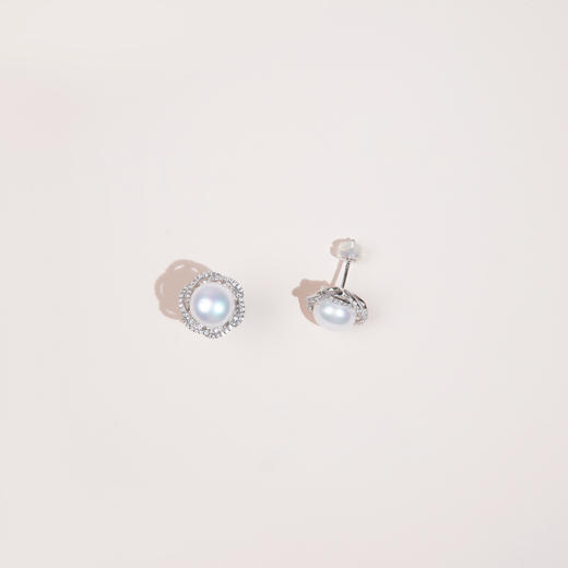 阮仕珍珠 花语系列S925银淡水珍珠耳饰 8.5-9mm  扁圆 极微瑕  极强光 商品图1