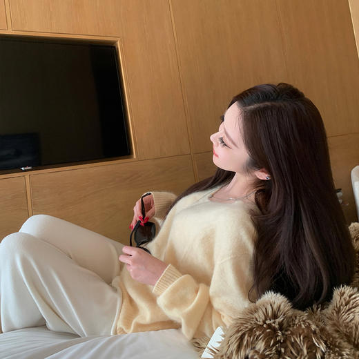 LIN BOUTIQUE 韩系甜妹 简约百搭纯色小V领针织长袖羊毛毛衣女新 商品图2