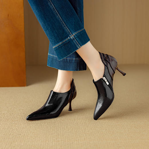 【预售5天】气质百搭秋季新款深口单鞋女尖头细跟真皮酒红色英伦风高跟鞋DB&M6560 商品图4