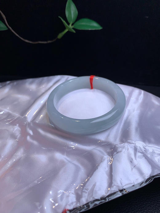 620696，55.5 正圈手镯，12.1-7.6mm，清新干净的种水镯。润润的 商品图5