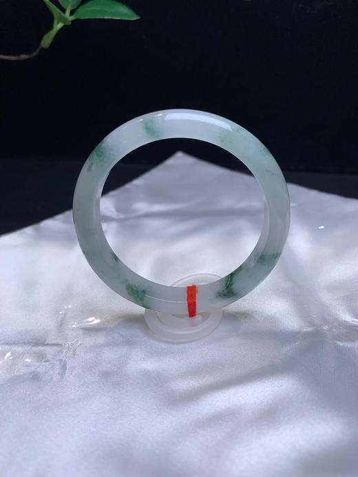 620697，52 飘花正圈手镯，10.7-7.2mm，很秀气的细条正圈 商品图3