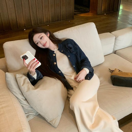 LIN BOUTIQUE 早秋精致感靠它！气质纹理感山茶花装饰短外套女新 商品图1