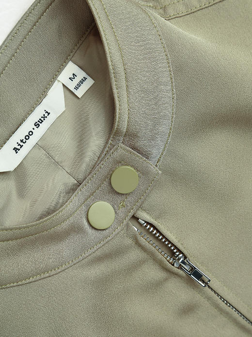 时尚卡其色立领短款夹克外套女 双口袋棒球服风上衣 商品图2