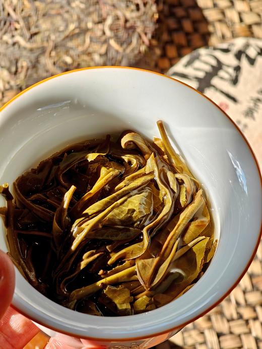 【库存告急！！】【冰岛老寨】2020年掌柜上山亲选亲收茶农料，五年时光铸经典，冰糖甜韵醉心间，100克/饼 5饼/提 仅有15提可分享 商品图4