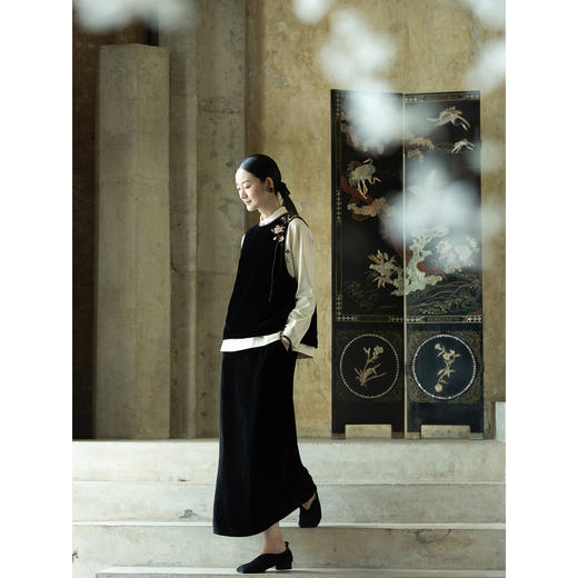 牧衣游原创 净色丝绒半裙秋季新品宽松显瘦垂感百搭直筒半裙 凝光 商品图3