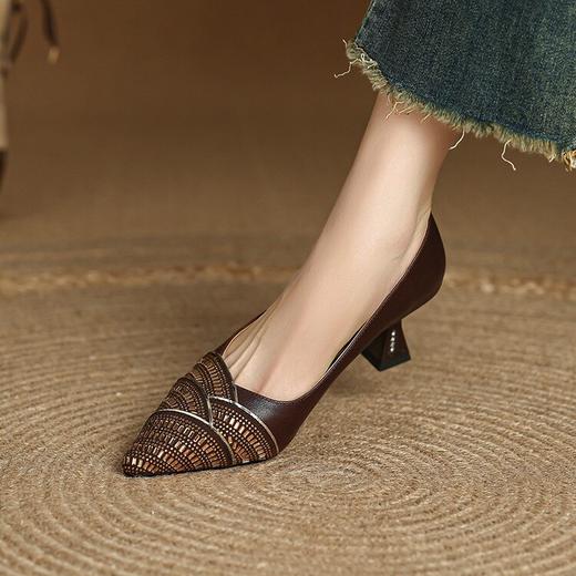 【预售5天】职业通勤单鞋舒适粗跟皮鞋，尖头拼色高跟女鞋子MLS&A1042 商品图1