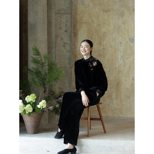 牧衣游原创 丝绒手工刺绣套头衫女秋禅意复古宽松新中式上衣 吉遇 商品图3