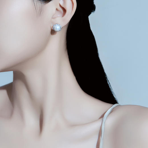 阮仕珍珠 花语系列S925银淡水珍珠耳饰 8.5-9mm  扁圆 极微瑕  极强光 商品图3