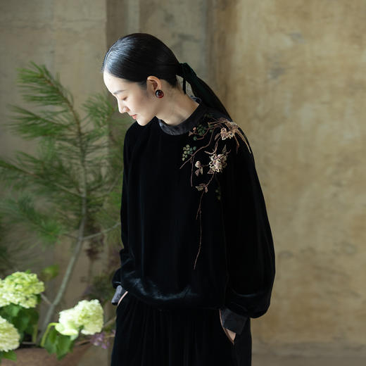 牧衣游原创 丝绒手工刺绣套头衫女秋禅意复古宽松新中式上衣 吉遇 商品图0