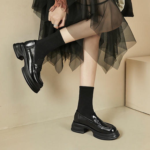 西遇增高厚底乐福鞋女新款秋季法式简约一脚蹬单鞋黑色小皮鞋D0333052 商品图1