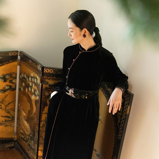 牧衣游原创 丝绒净色连衣裙秋季新款复古立领气质新中式长裙 庭雨 商品图0