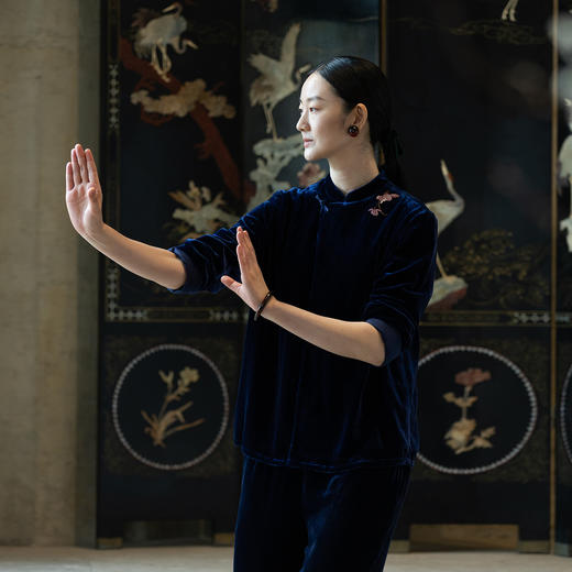 【经典回归】牧衣游 丝绒手绣开衫 限量福利款 蔓菁不支持会员折 商品图0