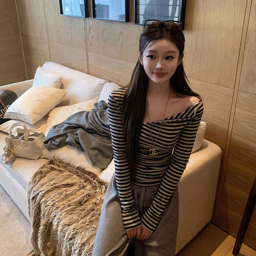 LIN BOUTIQUE 初秋物语 设计感小心机性感条纹打底长袖T恤女新款 商品图0
