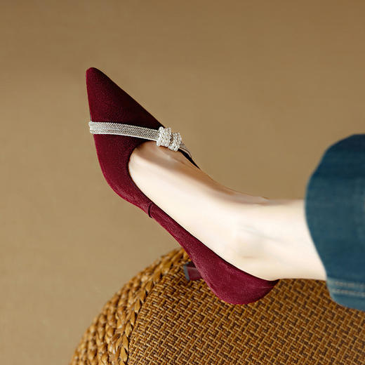 【预售5天】新款四季女鞋羊皮尖头气质通勤高跟鞋水钻细跟浅口单鞋DB&M6537 商品图1