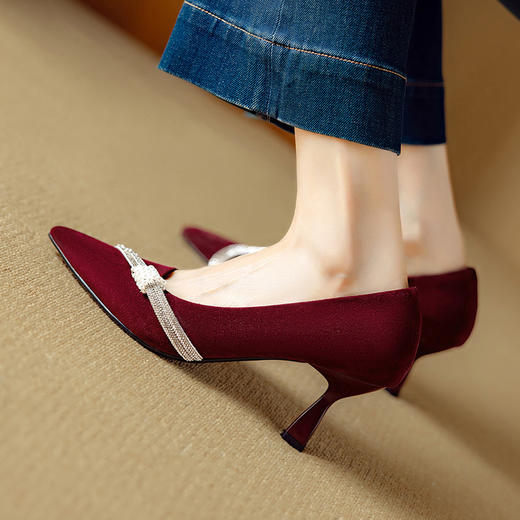 【预售5天】新款四季女鞋羊皮尖头气质通勤高跟鞋水钻细跟浅口单鞋DB&M6537 商品图3