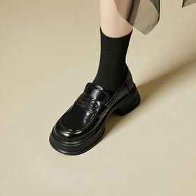 西遇增高厚底乐福鞋女新款秋季法式简约一脚蹬单鞋黑色小皮鞋D0333052