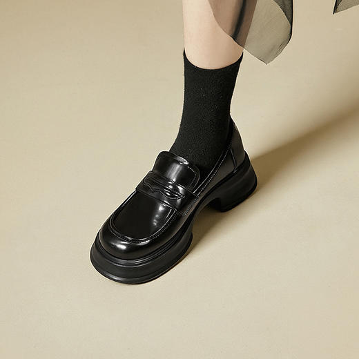 西遇增高厚底乐福鞋女新款秋季法式简约一脚蹬单鞋黑色小皮鞋D0333052 商品图0