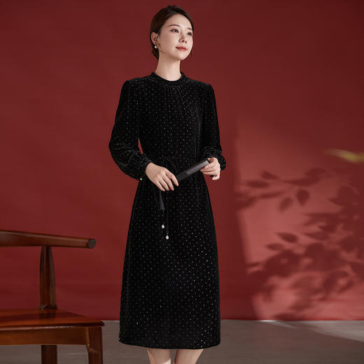 SM82498360真丝丝绒连衣裙女2025秋冬新款高端纯色妈妈装桑蚕丝裙字子 商品图1
