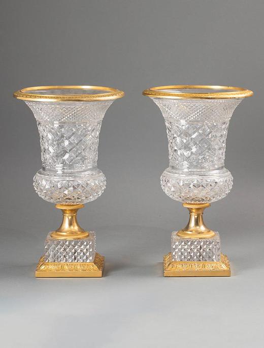 独角鹿西洋古董19世纪法国著名水晶工坊巴卡拉出品美第奇樽造型铜鎏金精雕装饰菱格纹切割水晶花瓶一对 商品图0