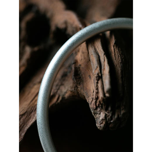 牧衣游 999银手镯新款古法实心足银手饰 管彤【不支持会员折】 商品图1