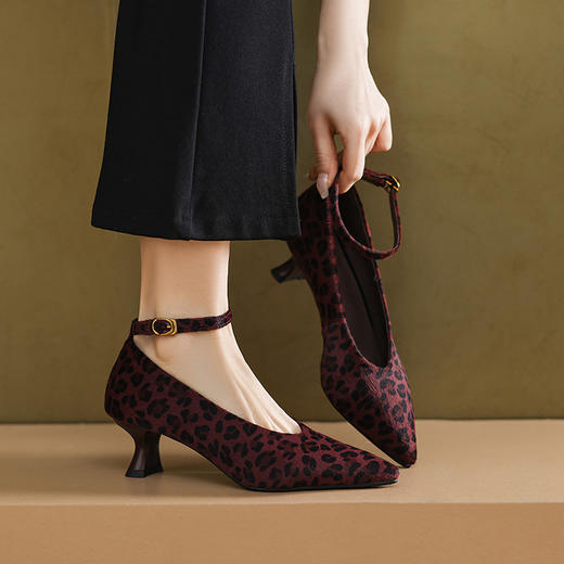 【预售5天】法式小众豹纹女单鞋细跟V口猫跟尖头一字带搭扣复古风玛丽珍单鞋JLY&18-536 商品图0