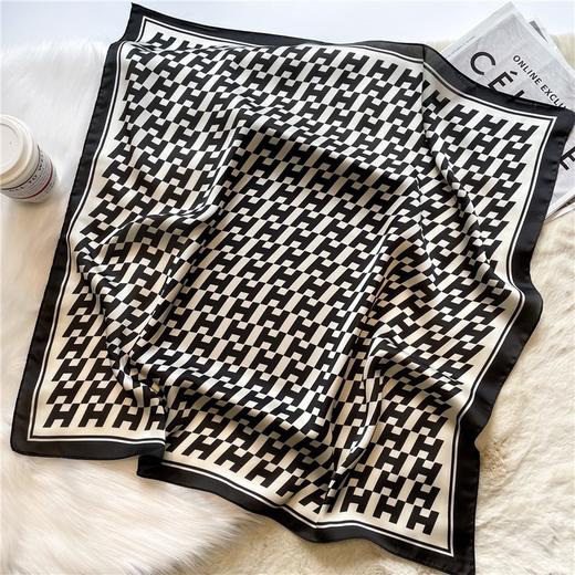 韩系高级感小领巾  70丝巾方巾高级感 韩系时尚百搭职业仿真丝小领巾复古印花丝巾 复古印花百搭职场look 轻松凹出时尚范 商品图7