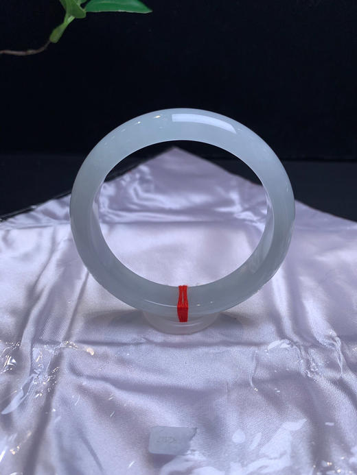 620696，55.5 正圈手镯，12.1-7.6mm，清新干净的种水镯。润润的 商品图4